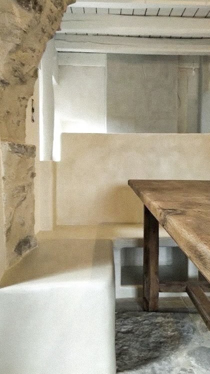 Banquette maçonnée en béton cellulaire avec finition enduite